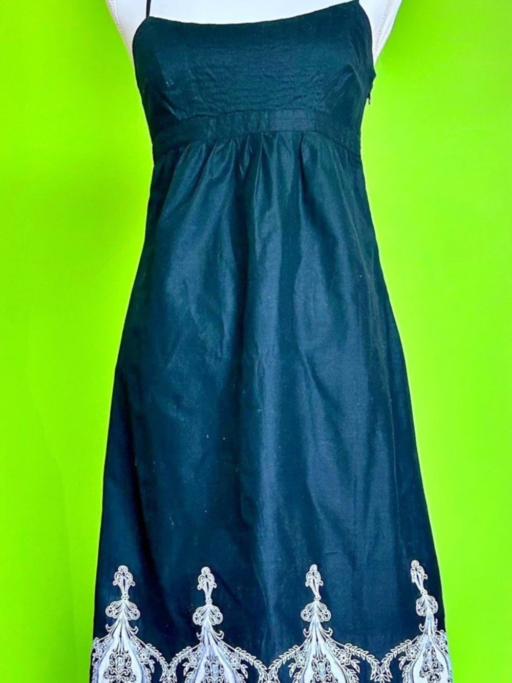 Loft Embroidered Dress in Black & White Size Small Like New